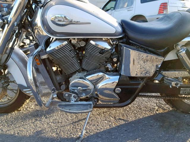 JH2RC44601K503044 - 2001 HONDA VT750 CD2 SILVER photo 9