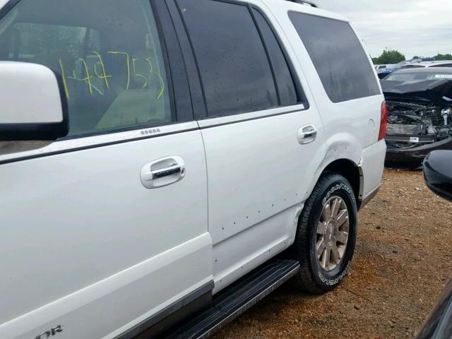 5LMFU28R83LJ39303 - 2003 LINCOLN NAVIGATOR 白色 照片 9