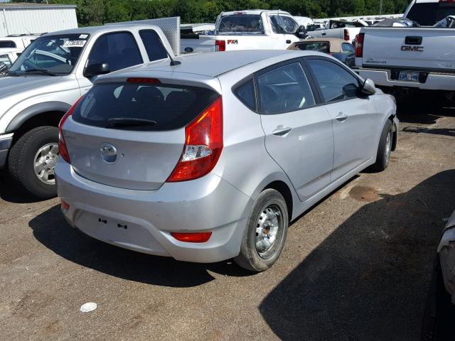 KMHCT5AE6GU248070 - 2016 HYUNDAI ACCENT SE WHITE photo 4