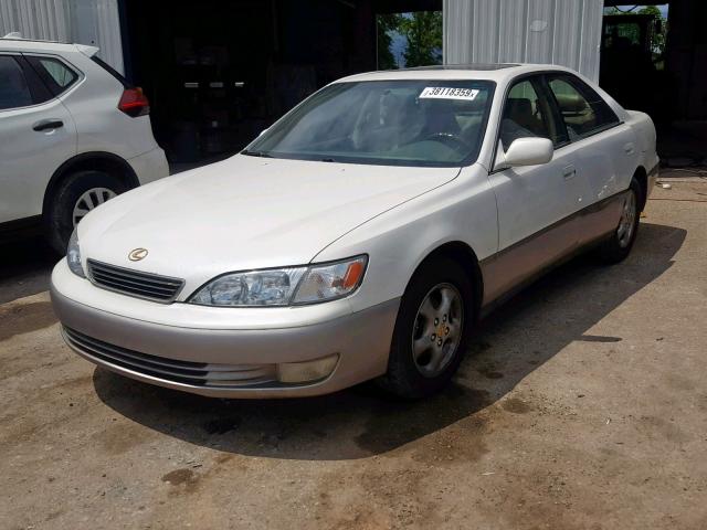 JT8BF28G4W5040435 - 1998 LEXUS ES 300 WHITE photo 2