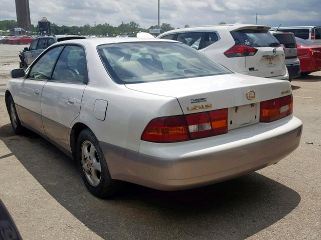 JT8BF28G4W5040435 - 1998 LEXUS ES 300 WHITE photo 3