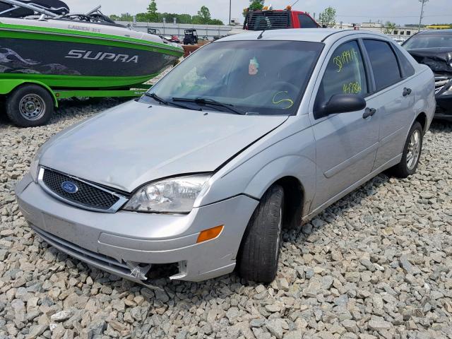 1FAFP34N87W266330 - 2007 FORD FOCUS ZX4 SILVER photo 2