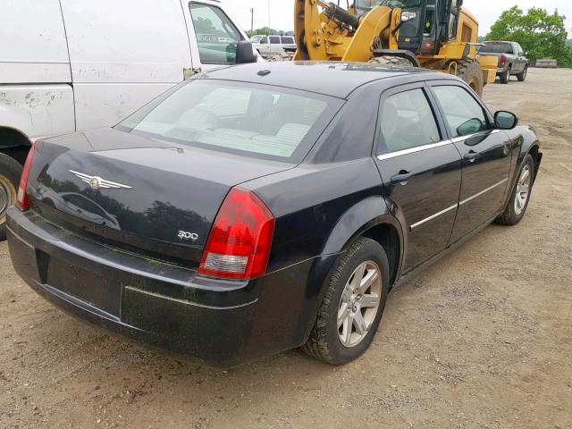 2C3LA43R97H859898 - 2007 CHRYSLER 300 BLACK photo 4