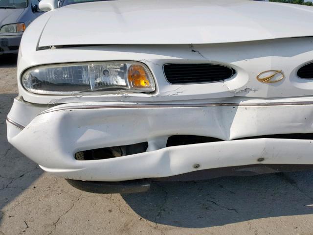 1G3HC52K6X4818325 - 1999 OLDSMOBILE 88 50TH AN WHITE photo 9