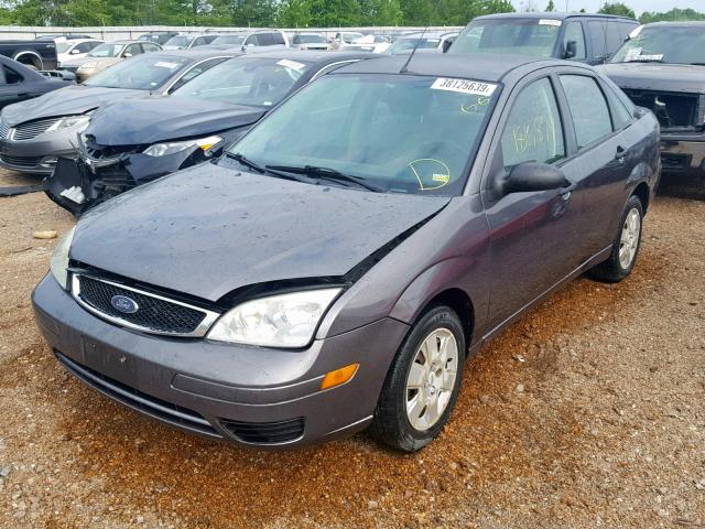 1FAFP34N47W290835 - 2007 FORD FOCUS ZX4 GRAY photo 2