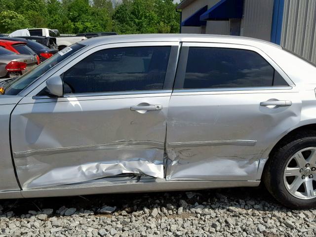 2C3KA53G46H496232 - 2006 CHRYSLER 300 TOURIN SILVER photo 10