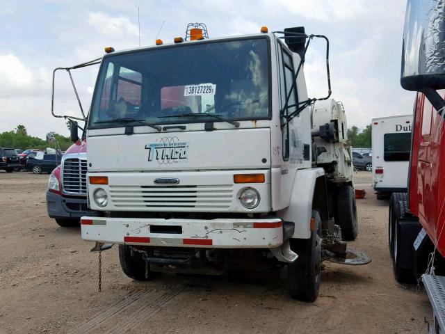 1FVAB6BV56DW22318 - 2006 FREIGHTLINER HC CARGO H WHITE photo 2