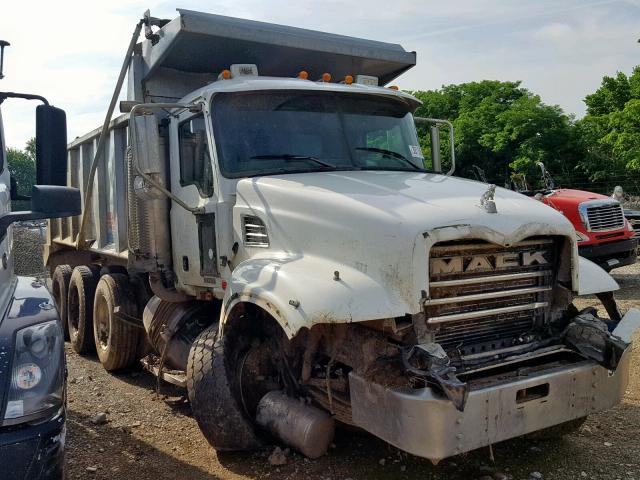 1M2AG10C26M040027 - 2006 MACK 700 CV700 WHITE photo 1