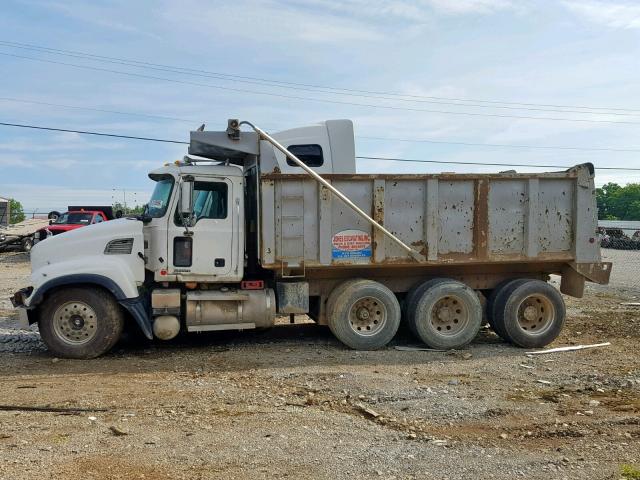 1M2AG10C26M040027 - 2006 MACK 700 CV700 WHITE photo 10