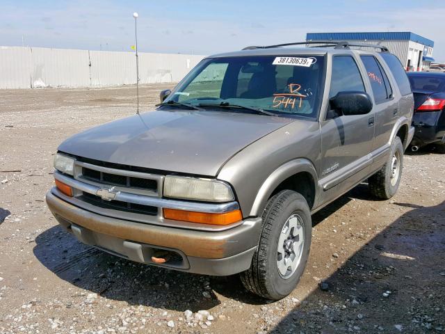 1GNDT13W62K225441 - 2002 CHEVROLET BLAZER TAN photo 2