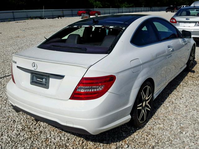 WDDGJ4HB8DG075556 - 2013 MERCEDES-BENZ C 250 WHITE photo 4