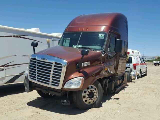 3AKJGLDR8HSHP1018 - 2017 FREIGHTLINER CASCADIA 1 BROWN photo 2