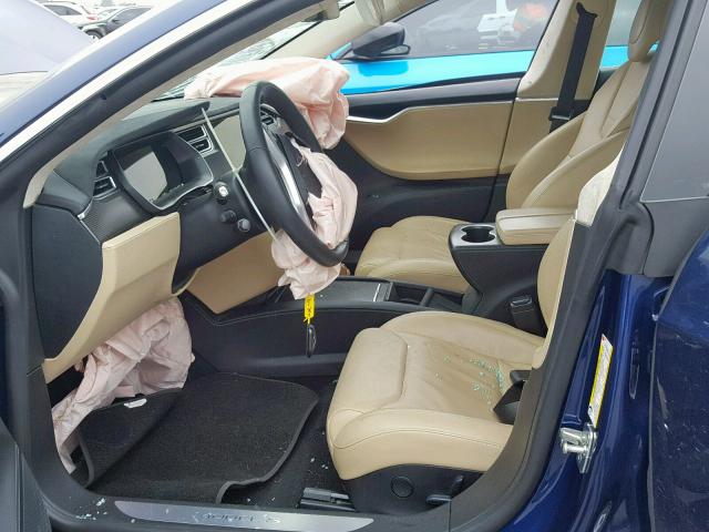 5YJSA1E10HF204257 - 2017 TESLA MODEL S أزرق صورة 5