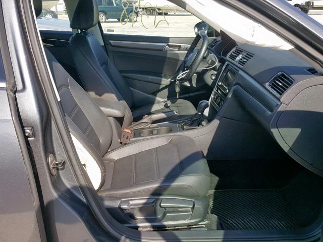 1VWDT7A34HC050174 - 2017 VOLKSWAGEN PASSAT R-L 蓝色 照片 5