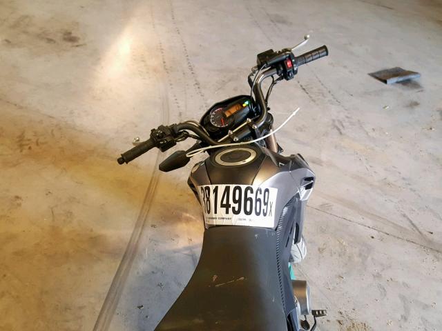 JKABRRJ12HDA01677 - 2017 KAWASAKI BR125 J SILVER photo 5