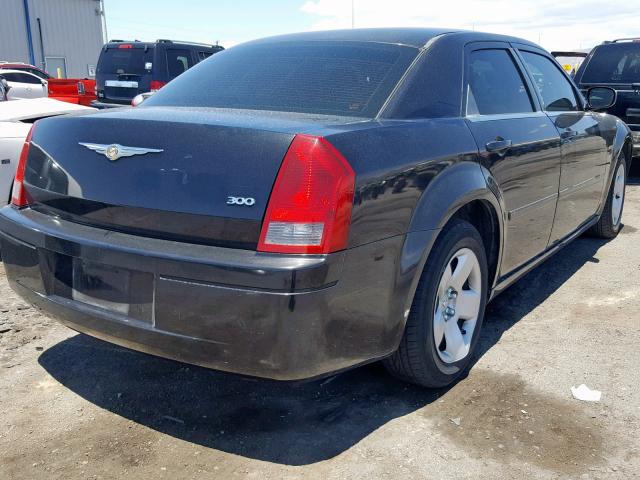 2C3KA43RX7H732444 - 2007 CHRYSLER 300 BLACK photo 4