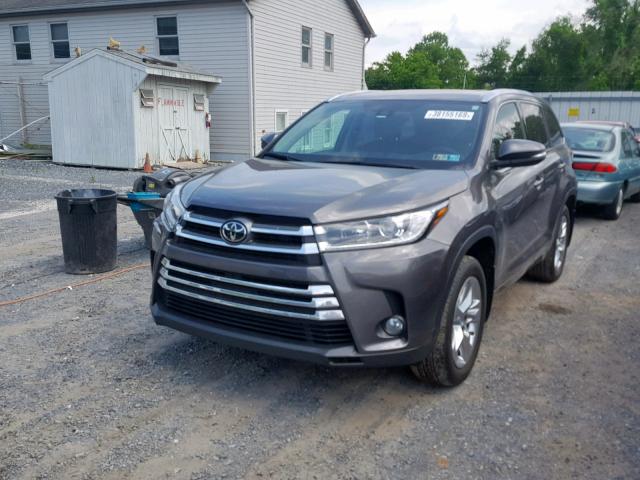 5TDDZRFH5HS427000 - 2017 TOYOTA HIGHLANDER GRAY photo 2