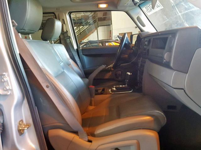1J8HG48N96C365444 - 2006 JEEP COMMANDER SILVER photo 5