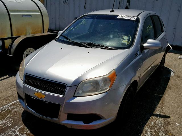 KL1TD66E39B314841 - 2009 CHEVROLET AVEO LS SILVER photo 2