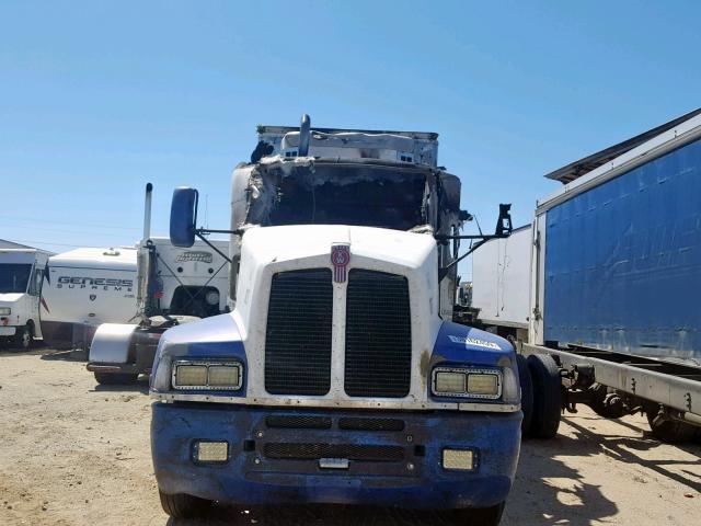 1XKADU9X35J070839 - 2005 KENWORTH CONSTRUCTI WHITE photo 9