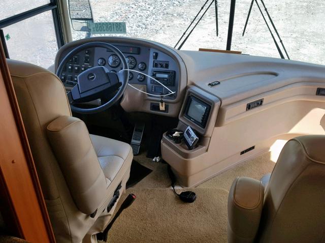 4UZAAHDC25CU36046 - 2005 FREIGHTLINER TRVL HOME TAN photo 5