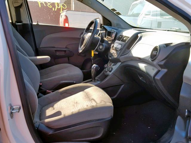 1G1JA5SH7C4210358 - 2012 CHEVROLET SONIC LS WHITE photo 5