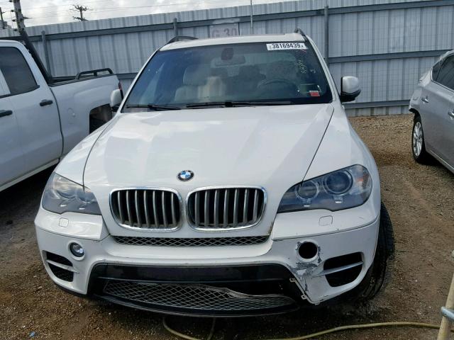 5UXZV8C53DL898661 - 2013 BMW X5 XDRIVE5 WHITE photo 9
