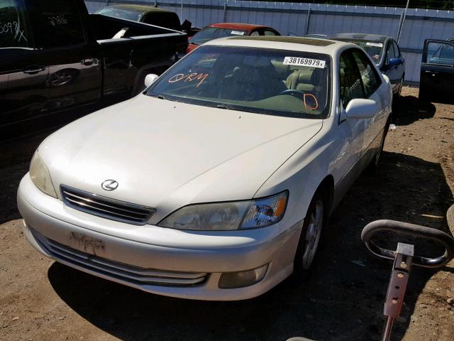 JT8BF28G6Y0245691 - 2000 LEXUS ES 300 WHITE photo 2