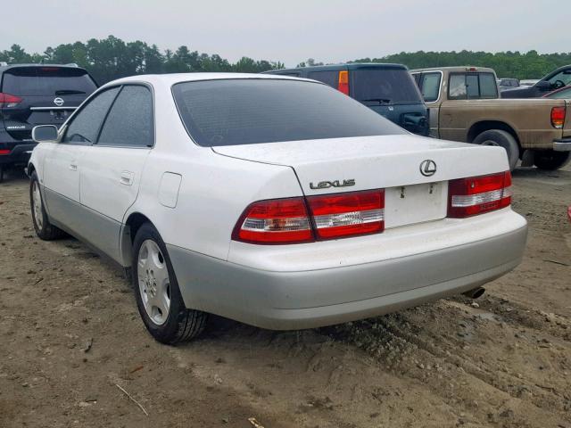 JT8BF28G7Y5102056 - 2000 LEXUS ES 300 WHITE photo 3