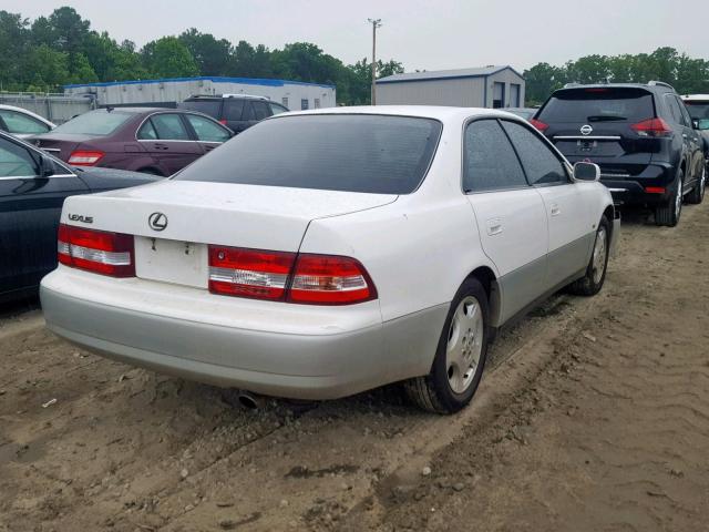 JT8BF28G7Y5102056 - 2000 LEXUS ES 300 WHITE photo 4