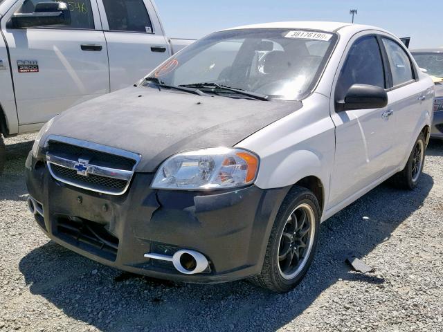 KL1TG56E49B611165 - 2009 CHEVROLET AVEO LT WHITE photo 2