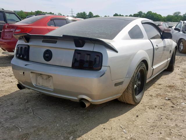 1ZVHT82H395116818 - 2009 FORD MUSTANG GT SILVER photo 4