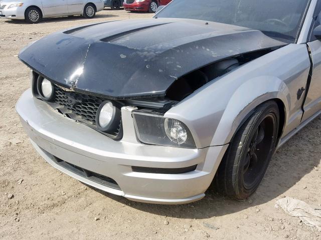 1ZVHT82H395116818 - 2009 FORD MUSTANG GT SILVER photo 9