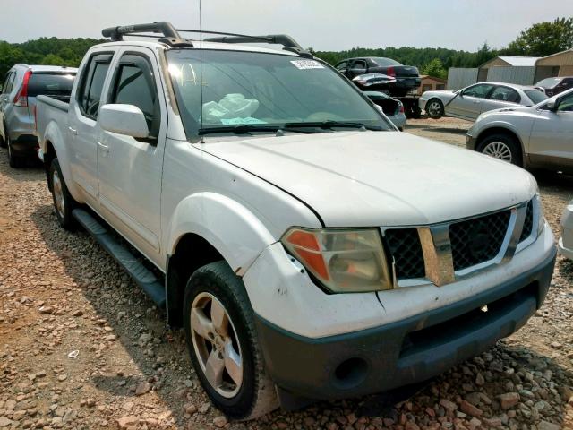 1N6AD07U56C455903 - 2006 NISSAN FRONTIER C WHITE photo 1