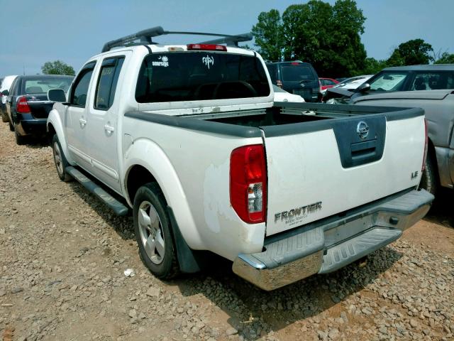 1N6AD07U56C455903 - 2006 NISSAN FRONTIER C WHITE photo 3