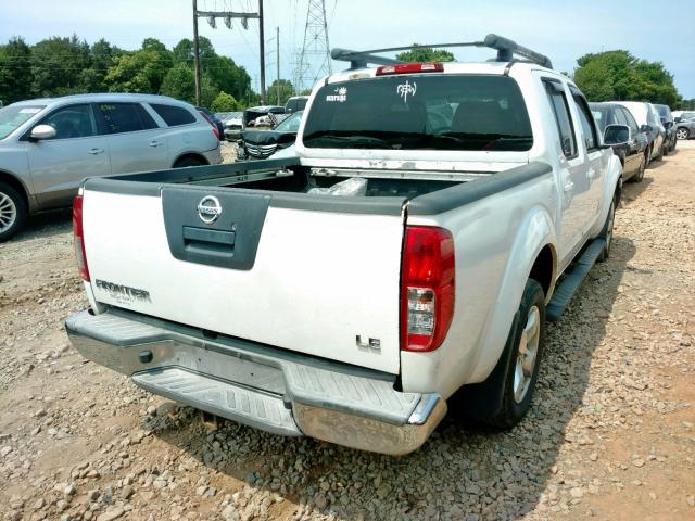 1N6AD07U56C455903 - 2006 NISSAN FRONTIER C WHITE photo 4