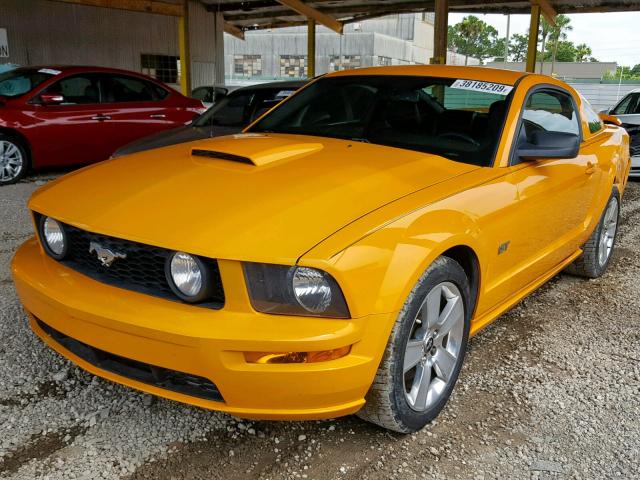 1ZVFT82HX75217293 - 2007 FORD MUSTANG GT YELLOW photo 2