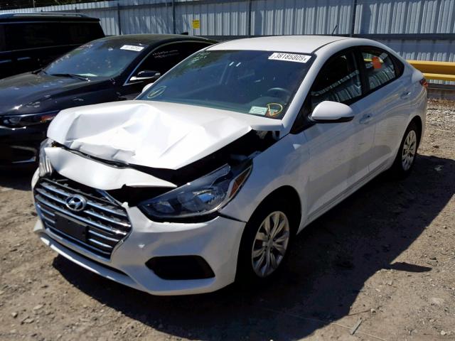 3KPC24A37KE070421 - 2019 HYUNDAI ACCENT SE WHITE photo 2