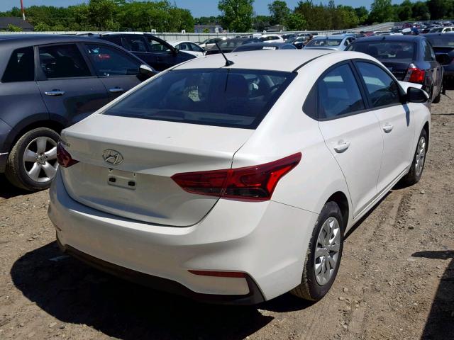 3KPC24A37KE070421 - 2019 HYUNDAI ACCENT SE WHITE photo 4