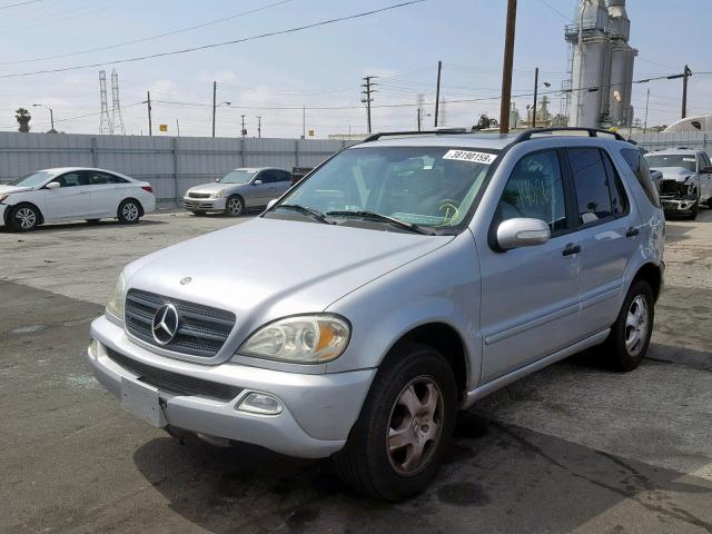 4JGAB57E13A440106 - 2003 MERCEDES-BENZ ML 350 SILVER photo 2