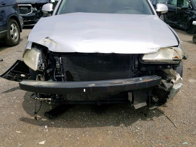 WVWPD63B44P154050 - 2004 VOLKSWAGEN PASSAT GLS SILVER photo 9