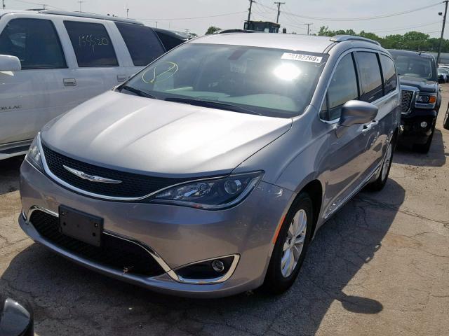 2C4RC1BG5JR115697 - 2018 CHRYSLER PACIFICA T GRAY photo 2