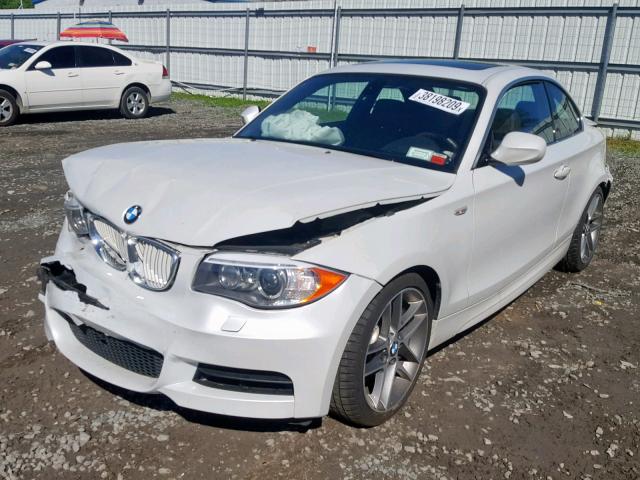 WBAUC9C58DVU41952 - 2013 BMW 135 I WHITE photo 2