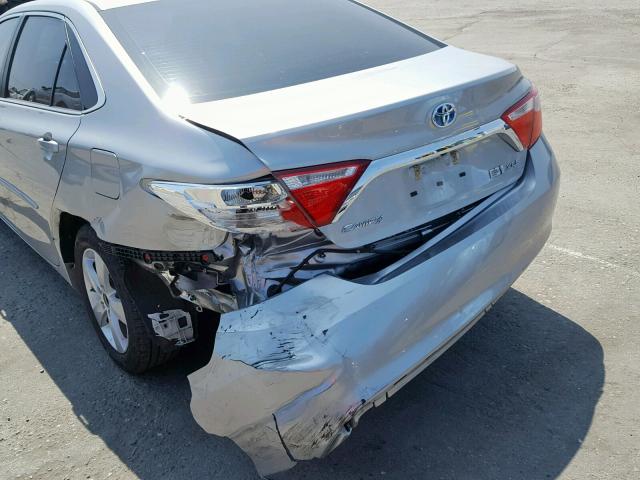 4T1BD1FK1HU221960 - 2017 TOYOTA CAMRY HYBR SILVER photo 9