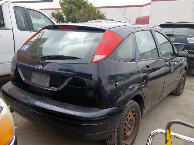 1FAFP37N37W295570 - 2007 FORD FOCUS ZX5 BLACK photo 4