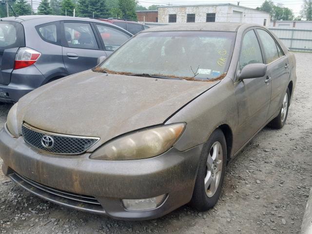 4T1BE32K15U638697 - 2005 TOYOTA CAMRY LE GRAY photo 2