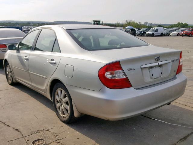 JTDBF32K520018679 - 2002 TOYOTA CAMRY LE SILVER photo 3