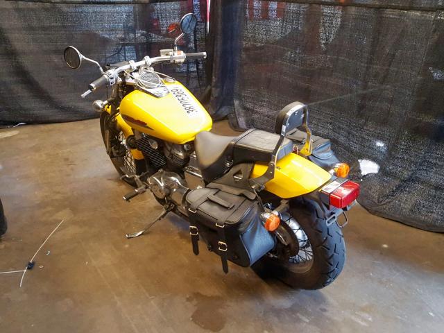 JH2RC44082K620920 - 2002 HONDA VT750 DC YELLOW photo 3