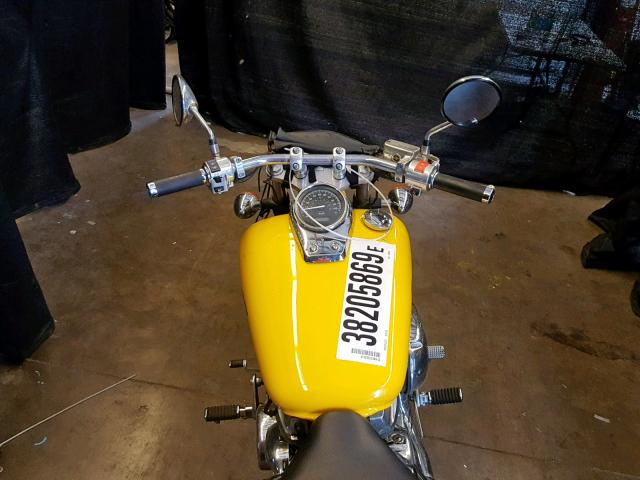 JH2RC44082K620920 - 2002 HONDA VT750 DC YELLOW photo 5