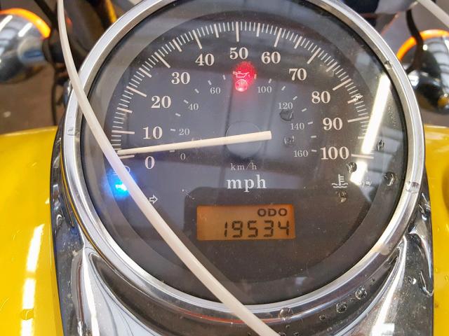 JH2RC44082K620920 - 2002 HONDA VT750 DC YELLOW photo 8